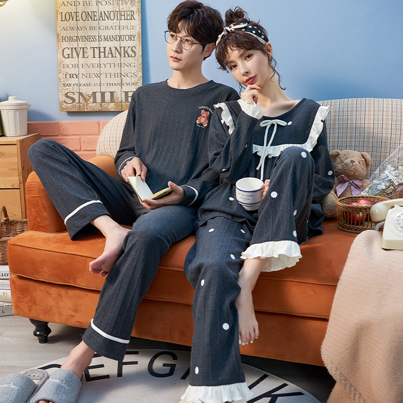 ชุดนอนผู้หญิง