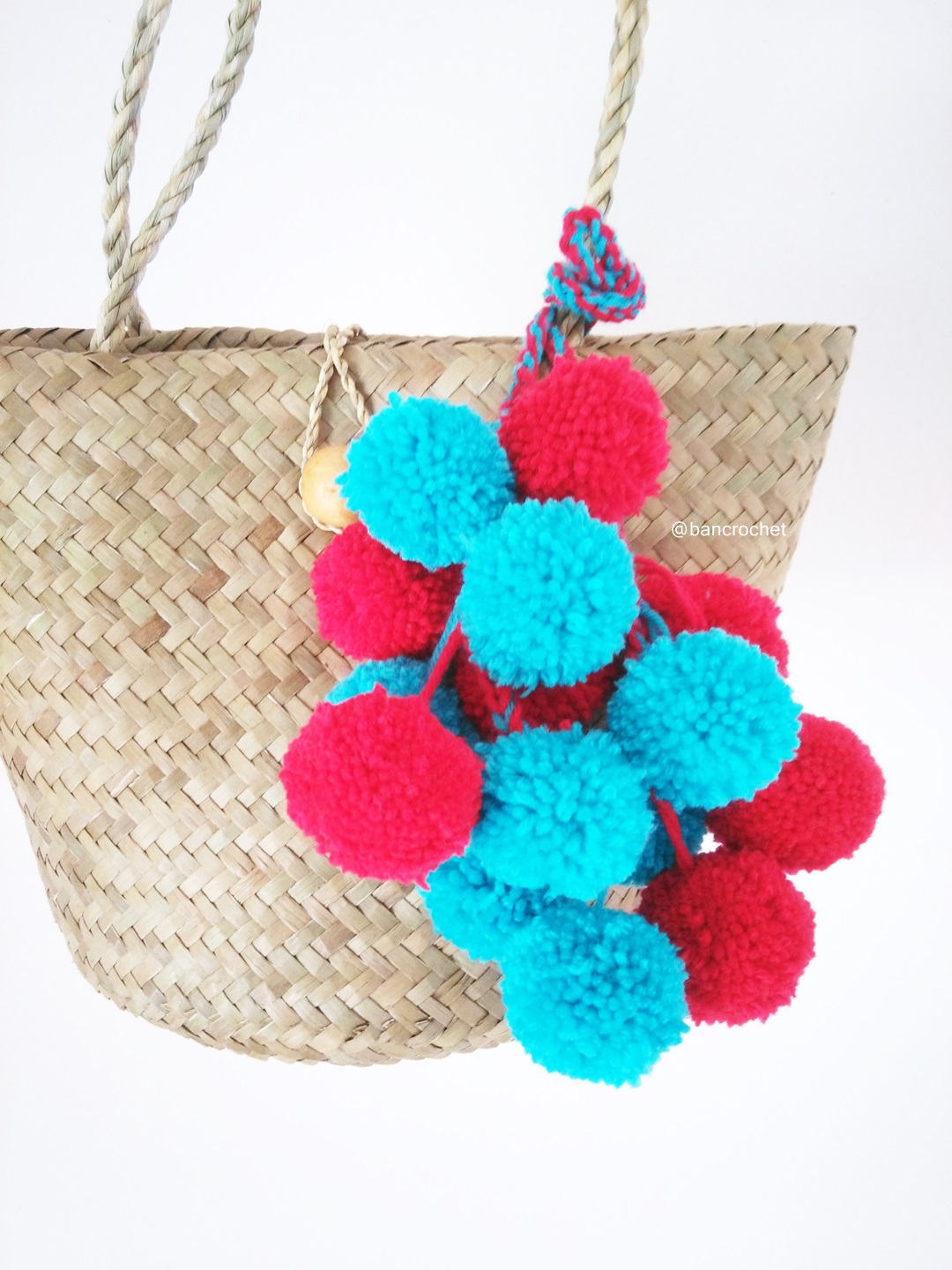 กระเป๋าสานกระจูดห้อยปอมปอม grajood basket weave bags คละสี 7*10*7*12 นิ้ว