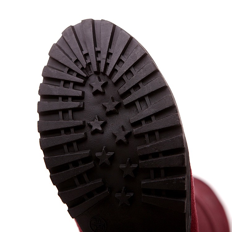 Boots รองเท้าบูท หนังกำมะหยี่สีดำ ใส่ได้ทั้งแบบสั้นและแบบยาว ด้านในเป็นกำมะหยี่นุ่มๆ งานดีเหมือนแบบค่ะ