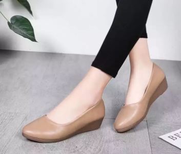 รองเท้าหุ้มส้น ผู้หญิง รองเท้าหนัง Pu หนังนิ่ม ใส่สบาย รองเท้าแฟชั่น คัทชู มีส้นเล็กน้อย สีพื้น สีดำ น้ำตาล 932550