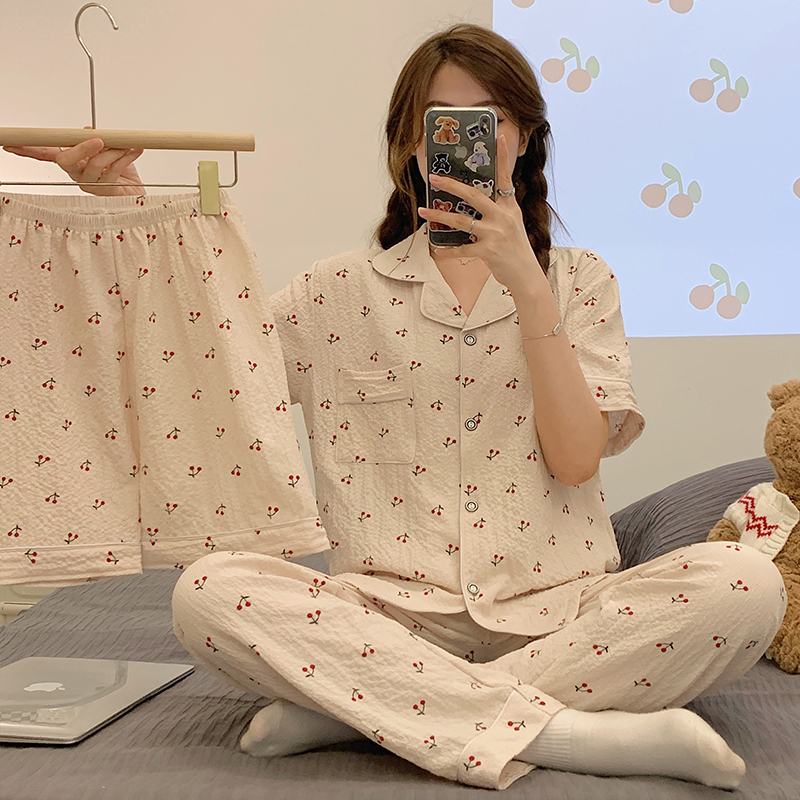 ชุดนอนผู้หญิง