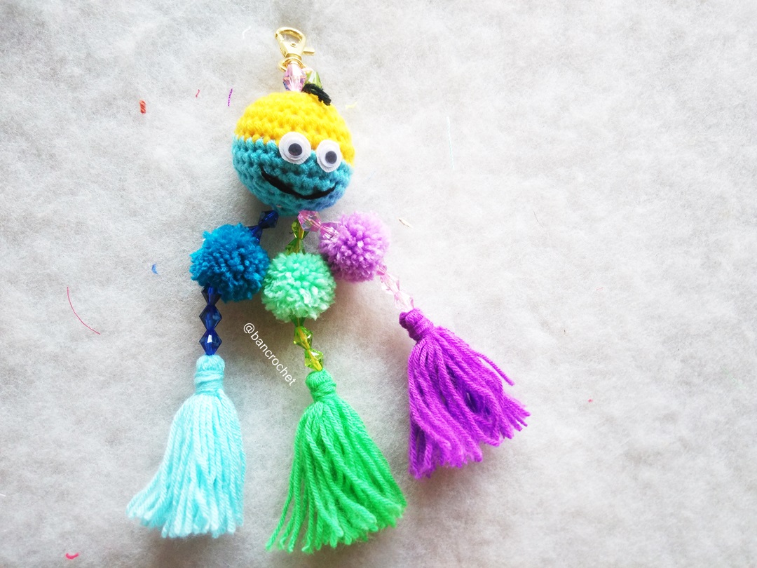 Bancrochet พวงกุญแจห้อยกระเป๋ามินเนี่ยน minion sunflowers keychains สีฟ้า/เหลือง 10 นิ้ว