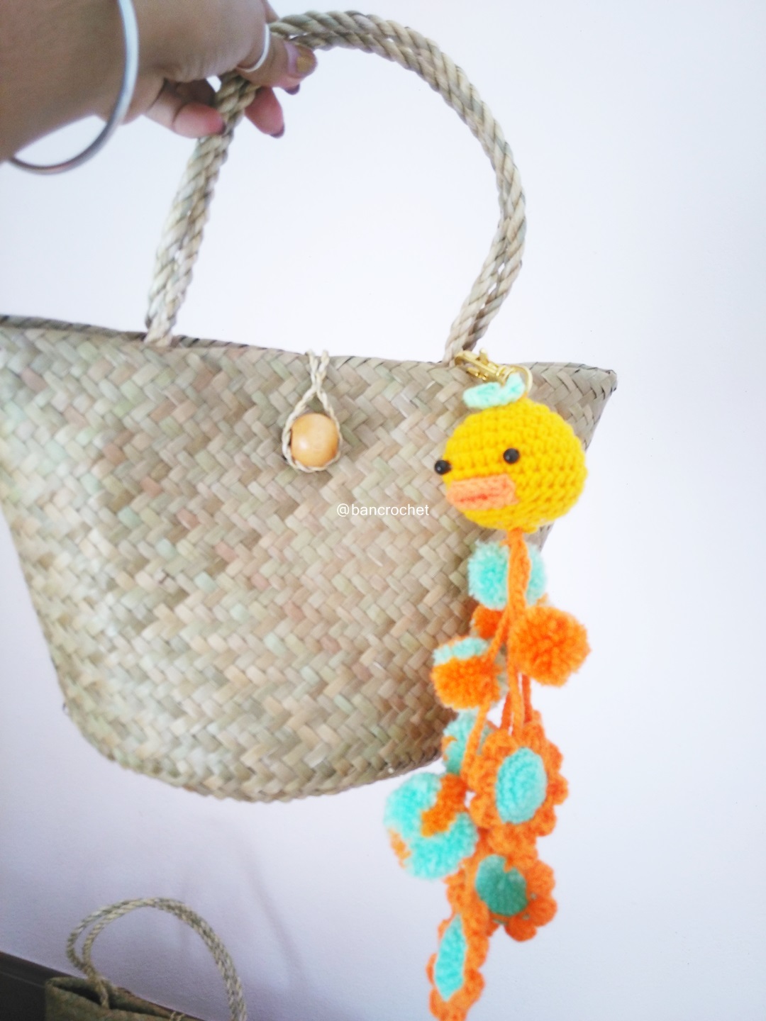 Bancrochet กระเป๋าสานกระจูดห้อยพวงกุญแจ grajood basket weave bags คละสี 7*10*7*12 นิ้ว