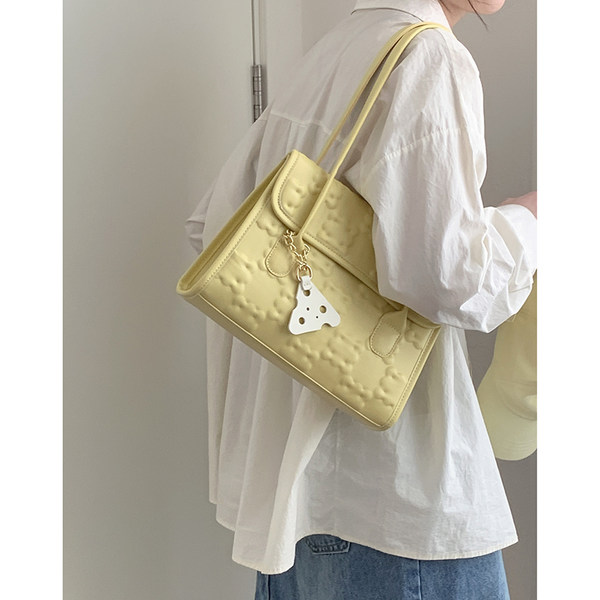 กระเป๋าสะพายข้างผู้หญิง กระเป๋าสะพายสไตล์เกาหลี By Japanese フェンディ authentic bag
