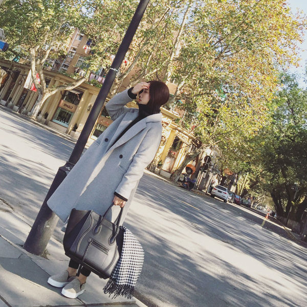 OverCoat เสื้อโค้ทกันหนาว ทรงยาวสีเทา งานดี ผ้าวูลผสมเนื้อหนา เป็นทรง บุซับในกันลม พร้อมส่ง same pic