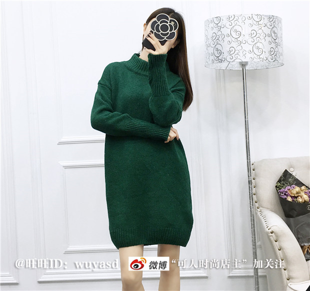 Sweater สีเขียว เสื้อไหมพรมถักยาว 27.5 นิ้ว ใส่ตัวเดียวเป็นมินิเดรสได้เลย เก๋ๆ ไหมพรมนุ่มยืดได้เยอะ