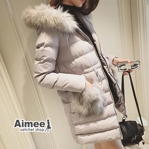 เสื้อกันหนาว ตัวยาว ประดับเฟอร์ฟูๆ ที่ฮู้ด ขนฟูประมาน 3/4 ผ้าร่มเนื้อดีกันลม บุนวมนุ่ม ซิปหน้า เกาหลีมากๆ เทา