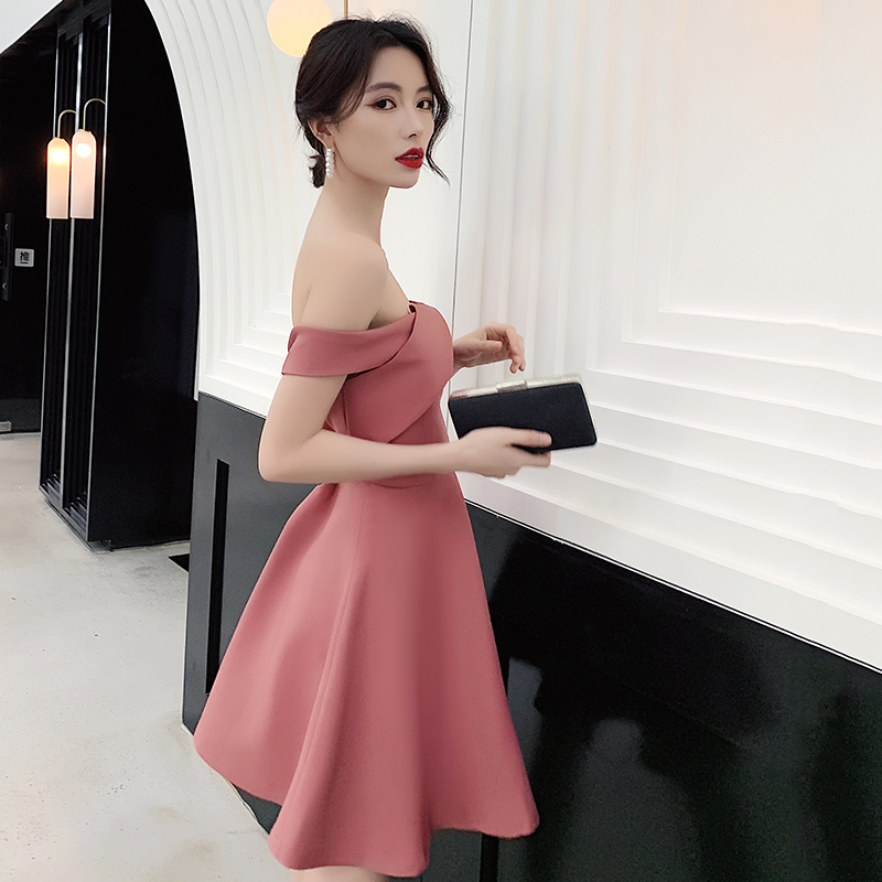 ชุดราตรี ชุดราตรีสวยหรู แบบ ทันสมัย Evening dress