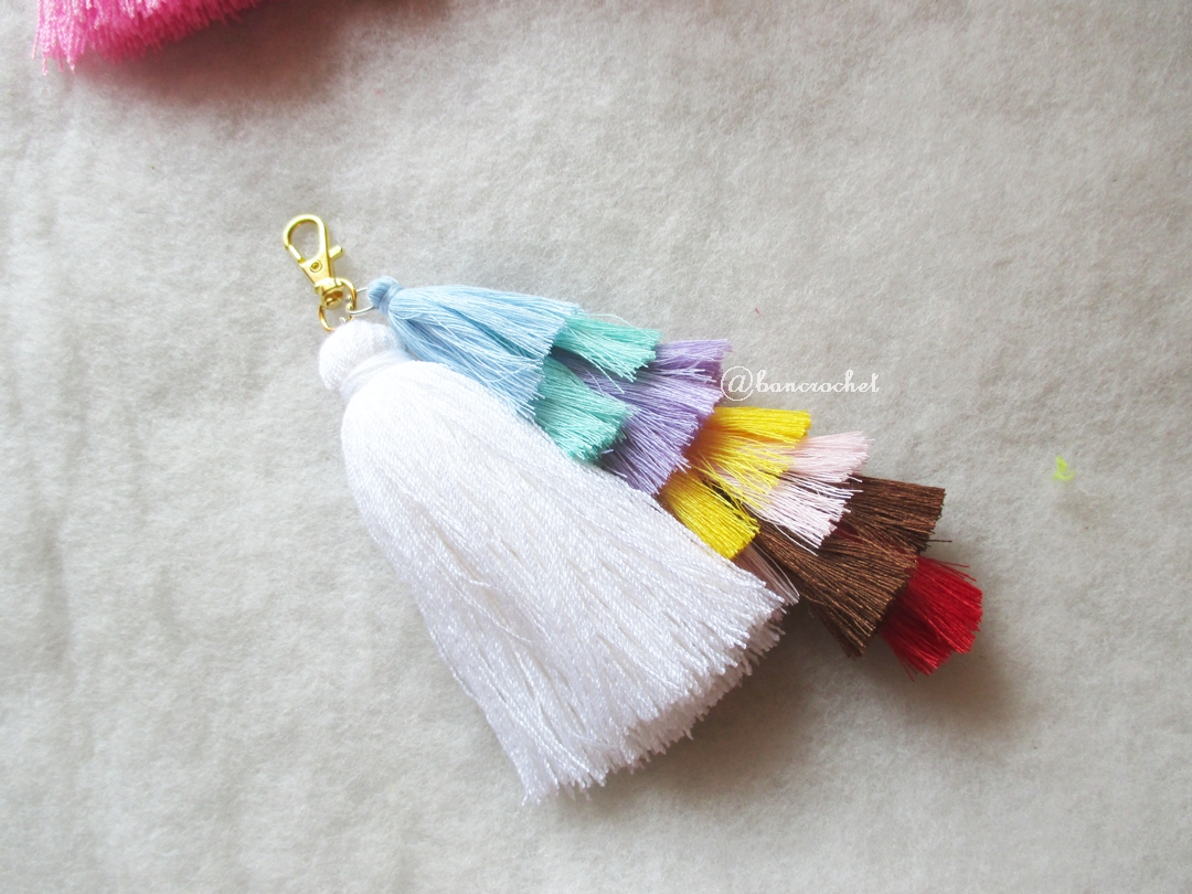 พวงกุญแจพู่เล็กพู่ใหญ่ tassels keychain ขาว