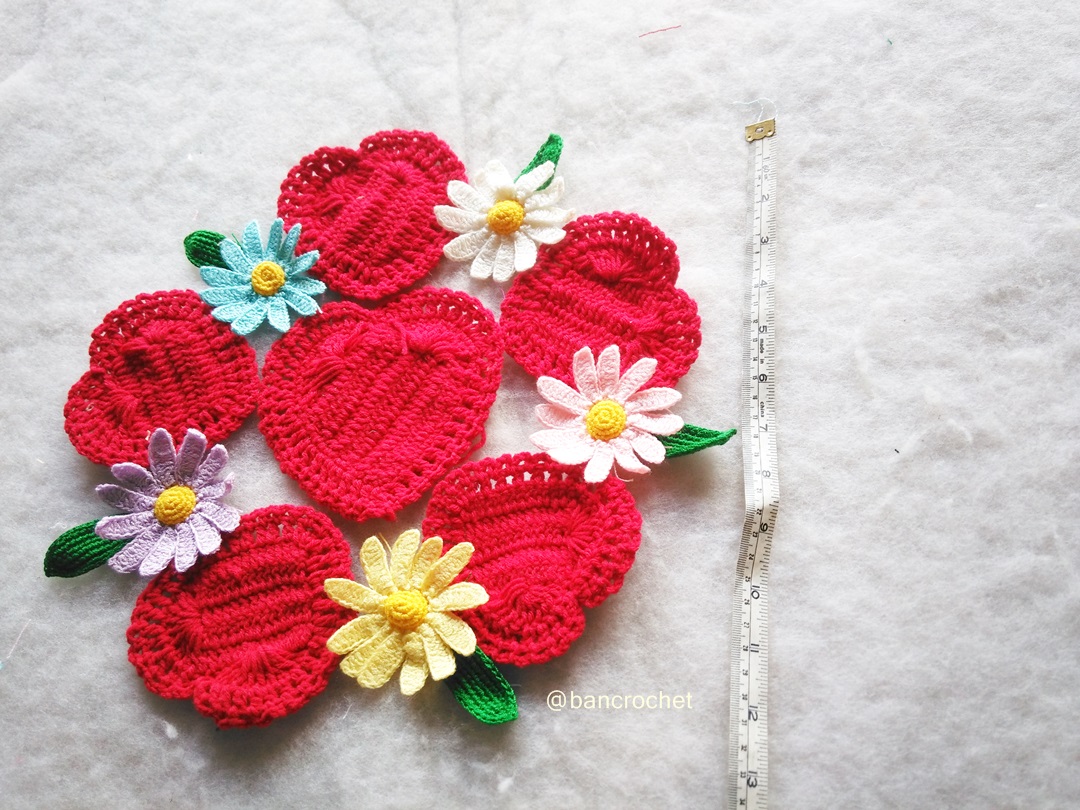 ผ้าปูโตีะถักโครเชต์ Crochet table runner สีแดง 13*13 นิ้ว