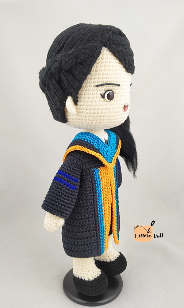 ตุ๊กตาถักชุดรับปริญญาม.รามคำแหง