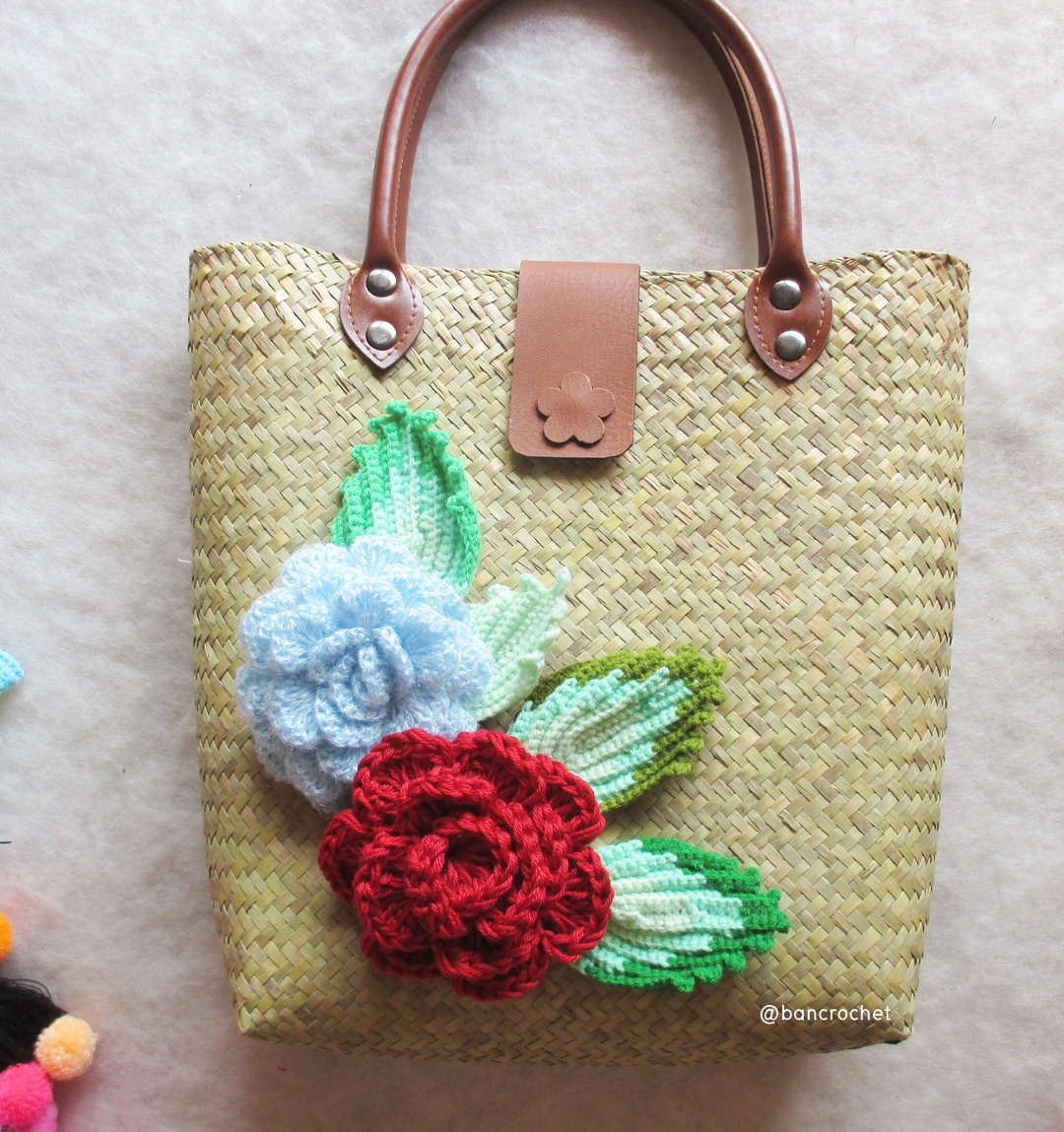 bancrochet กระเป๋ากระจูดสาน ประดับดอกไม้ ขนาด 12*4*18 นิ้ว basket weave bags ธรรมชาติ 12*4*18 นิ้ว
