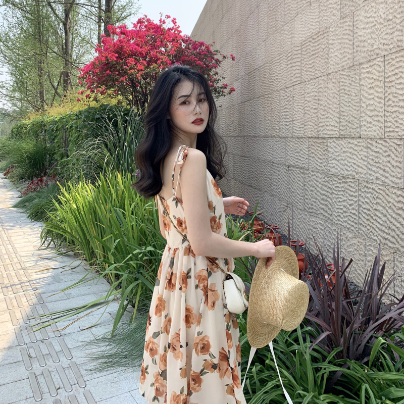 Dress4651 เดรสสายเดี่ยวลายดอกไม้โทนสีน้ำตาลครีม ดีเทลตีเกล็ดช่วงอกแต่งกระดุม ซิปข้างใส่ง่าย มีซับในอย่างดีทั้งชุด สายบ่าผูกปรับความยาวได้ ผ้าชีฟองเกรดพรีเมียมมีน้ำหนักทิ้งตัว ผ้าสวยเนื้อดีไม่บาง ใส่เดี่ยวใส่เที่ยวทเะลหรือแมทช์กับเสื้อเก๋ๆ
