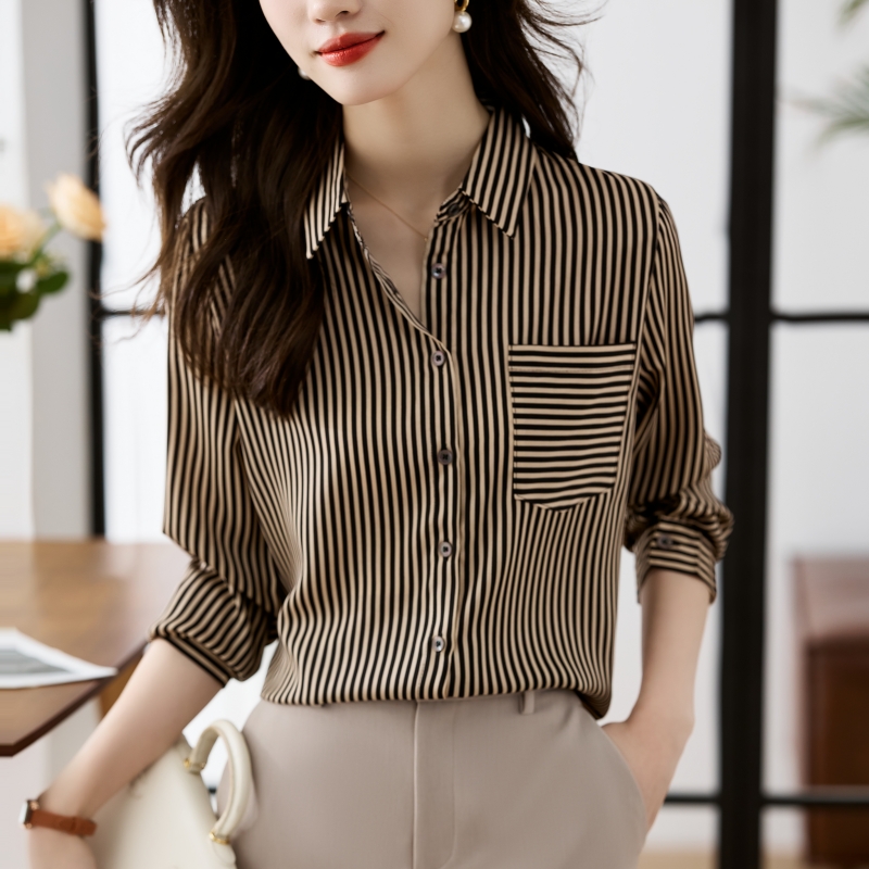 เสื้อเชิ้ตผู้หญิงแขนยาว เสื้อเชิ้ตผู้หญิงใส่ทํางาน 390 บาทต่อชิ้น ฟรีค่าจัดส่ง