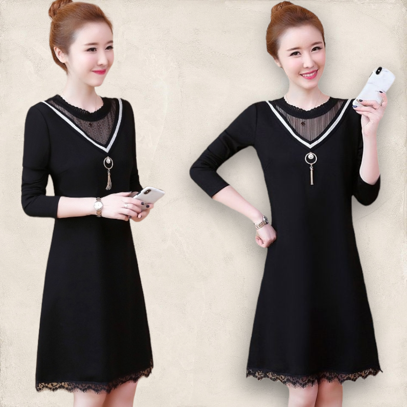 Dress4456 เดรสแขนยาวสีพื้นดำชายลูกไม้ คอแต่งไหมพรมถักเนื้อนิ่ม อกแต่งเพชรและอะไหล่สีทองเพิ่มความหรู ผ้าคอตตอนสแปนเด็กซ์เนื้อดีมีน้ำหนักทิ้งตัวยืดขยายได้ งานดีทรงดีสวยเรียบหรู ใส่เที่ยว/ใส่ทำงานได้