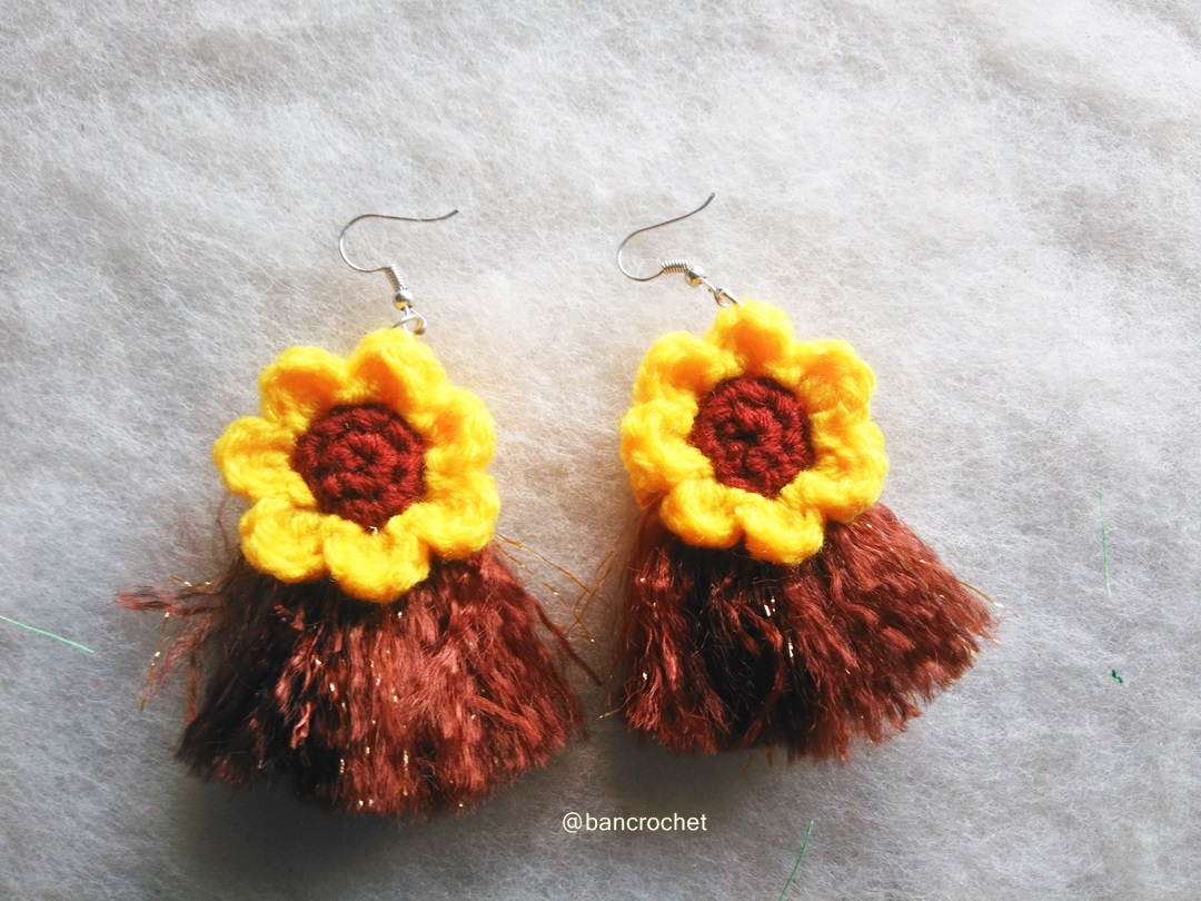 Bancrochet ต่างหูถักโครเชต์ crochet earrings สีเหลืองทอง 3.5 นิ้ว