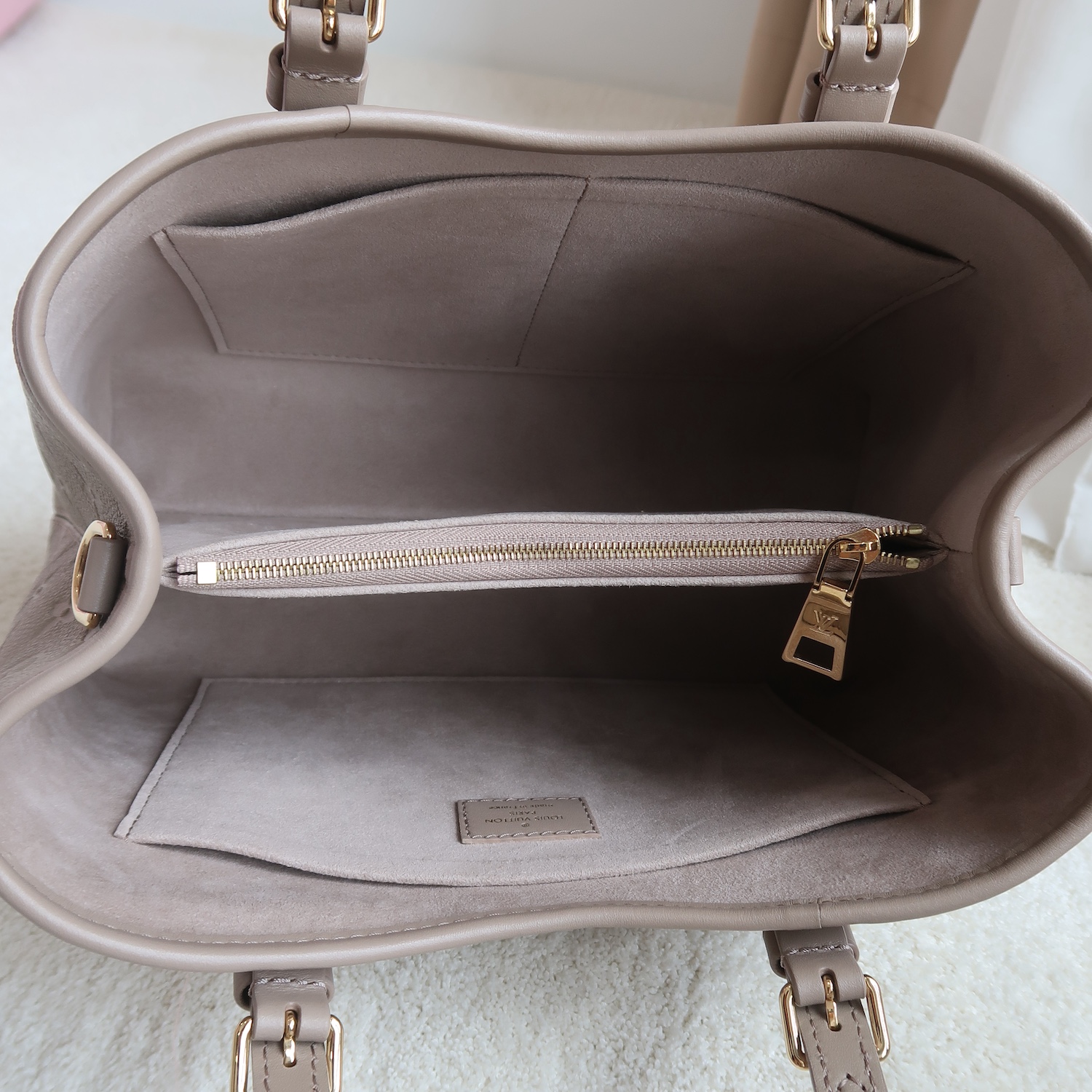 Louis Vuitton Beige Monogram Empreinte Babylone Tote PM (ใบเสร็จไทย 12 วัน)