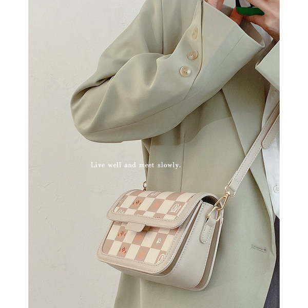 กระเป๋าสะพายข้างผู้หญิง กระเป๋าสะพายสไตล์เกาหลี By Japanese フェンディ authentic bag
