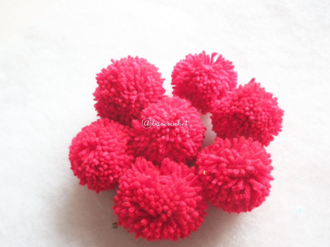 ปอมปอมไหมพรมสีแดง ขนาด 2 นิ้ว pompoms crochet