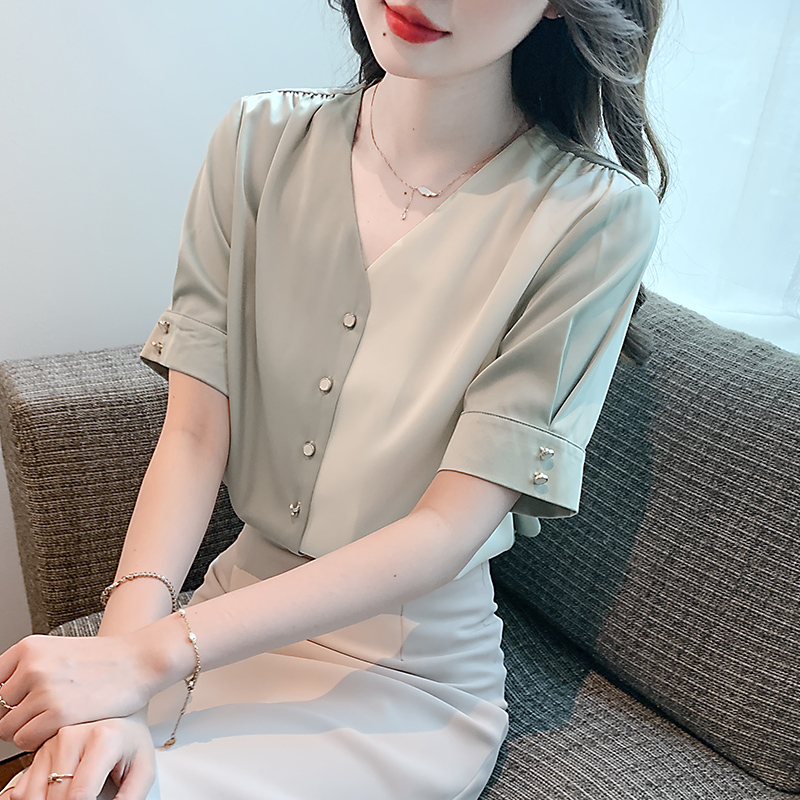 เสื้อเชิ้ตผู้หญิงแขนยาว เสื้อเชิ้ตผู้หญิงใส่ทํางาน 390 บาทต่อชิ้น ฟรีค่าจัดส่ง