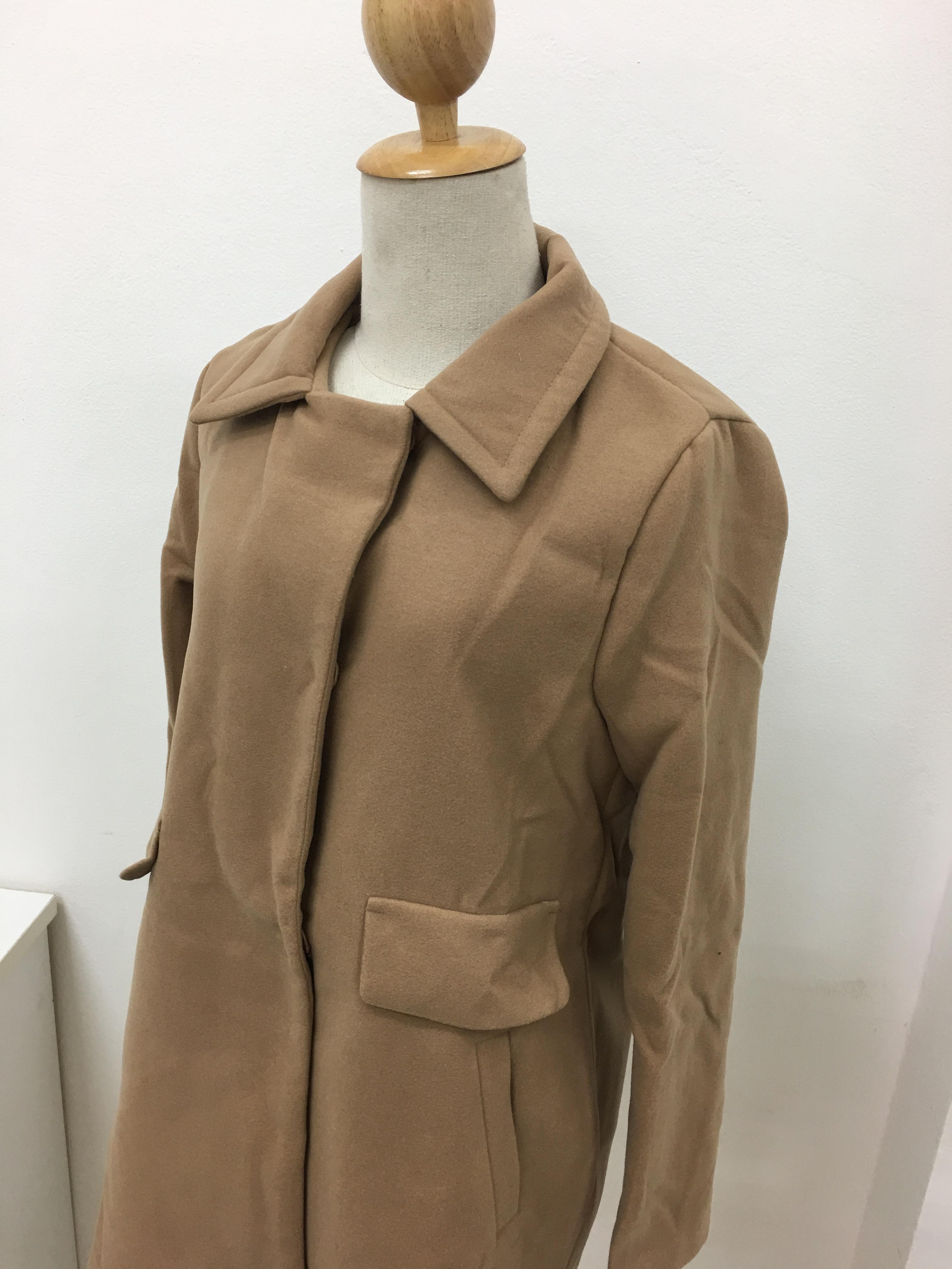 เสื้อโค้ทกันหนาว ทรงสวย ใส่ได้หลายแบบ ผ้าดีบุซับในกันลม พร้อมส่ง น้ำตาล