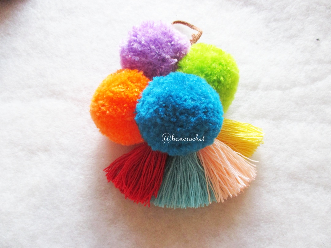 พู่+ปอมปอมแขวนกระเป๋าถักโครเชต์ pompom