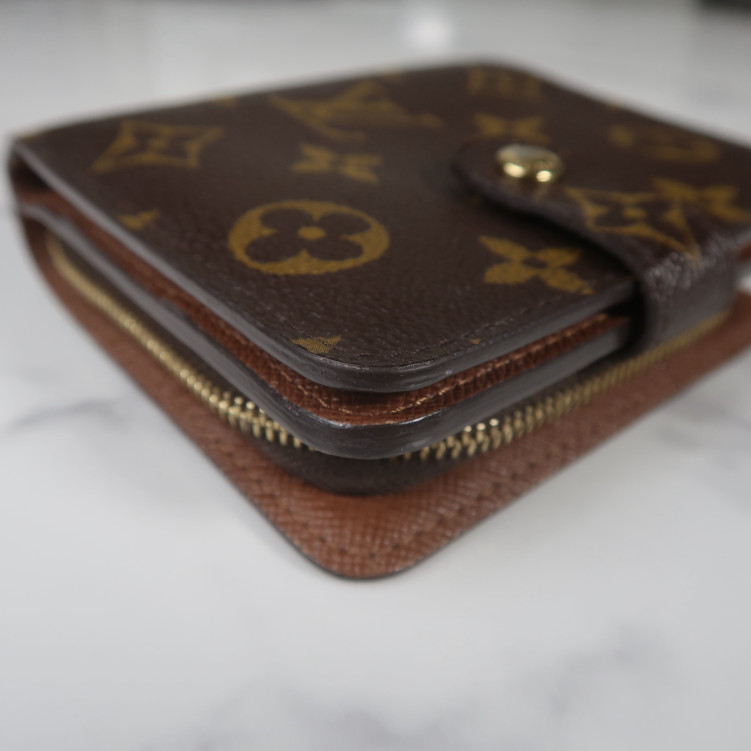 Louis Vuitton Monogram Compact Wallet M61667