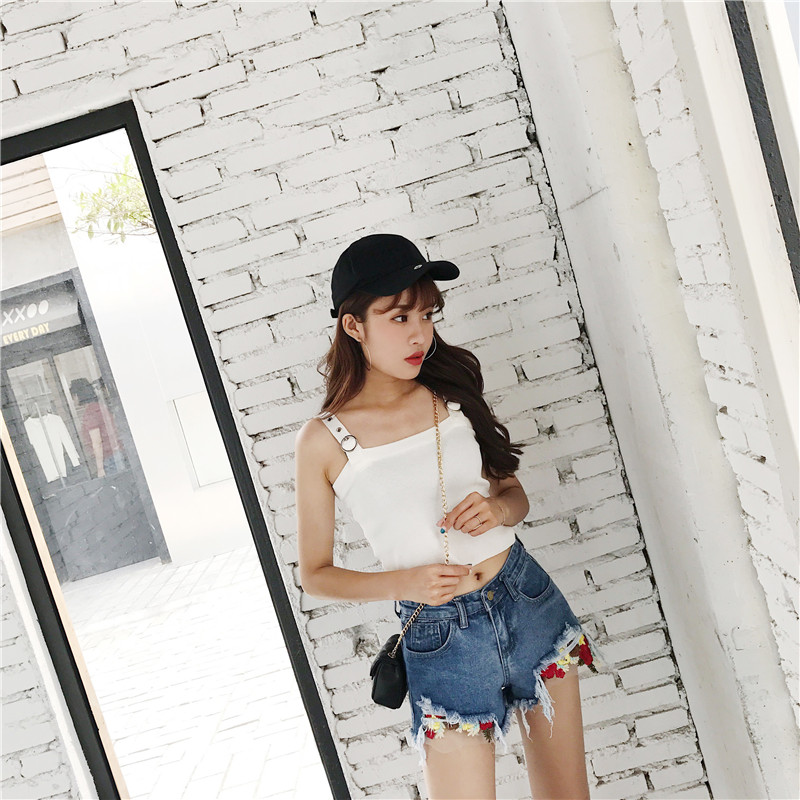 กางเกงยีนส์ขาสั้น แต่งชายกางเกงขาด+แต่งลายดอก เก๋ๆ พร้อมส่ง