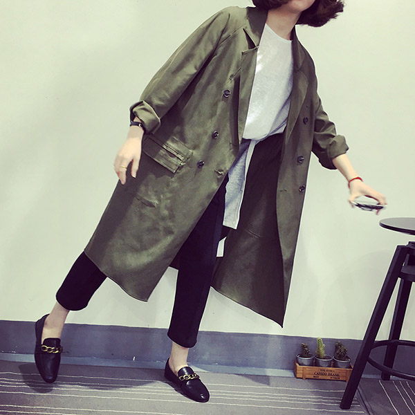 เสื้อคลุมสไตล์เกาหลี สีเขียวทหาร ทรงยาว ผ้าเนื้อด้าน ไม่หนา ใส่คลุมกำลังดี เท่ๆ พร้อมส่งเลยจ้า สีเขียวทหาร
