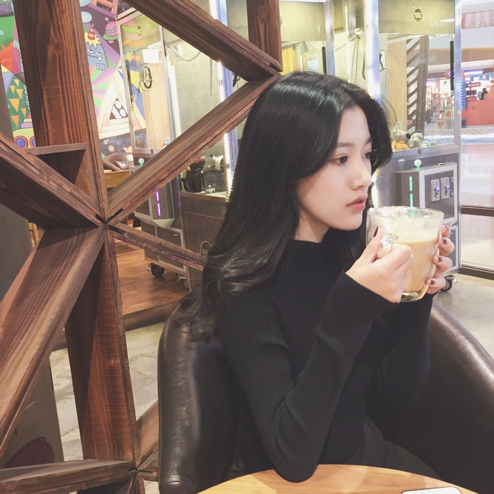 สีดำ : เสื้อสเวตเตอร์ ไหมพรมคอตั้ง ลายทางในตัว ผ้ายืดได้เยอะ