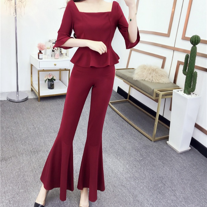 Set_bt1733 ชุดเซ็ท(เสื้อ+กางเกง) เสื้อคอเหลี่ยมชายระบายแขนสามส่วนซิปหลังใส่ง่าย กางเกงขายาวชายบาน เอวสม็อคยางยืดหลัง ผ้าโพลีเนื้อดีหนามีน้ำหนักยืดหยุ่นได้ งานดีทรงดีเรียบหรู ใส่แล้วดูสวยแพง มี 2 สี ดำ, ไวน์แดง