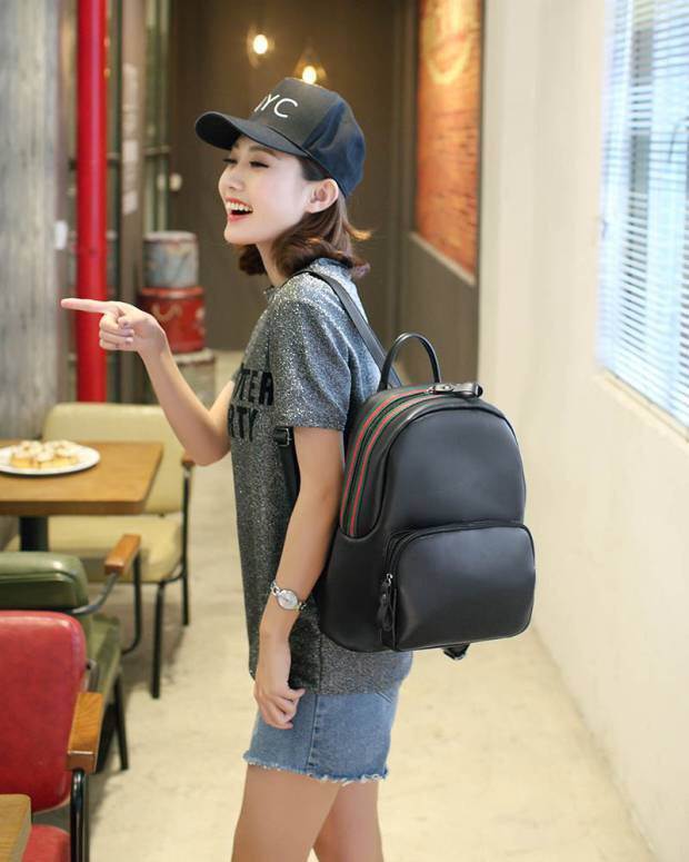 กระเป๋าเป้ สไตล์เกาหลี แต่งแถบสีช่วงซิป หนังนิ่ม พร้อมส่ง black