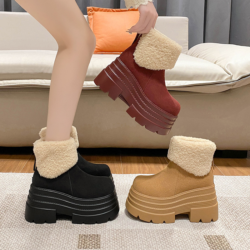 รองเท้าผ้าใบเสริมส้นสูง ไซต์35-39 สนใจทักแชท ฟรีค่าส่ง!