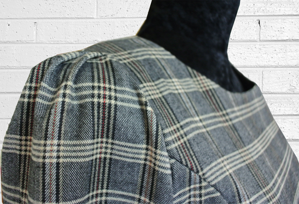 ชุดเดรสสั้นแขนยาว ลายสก๊อต