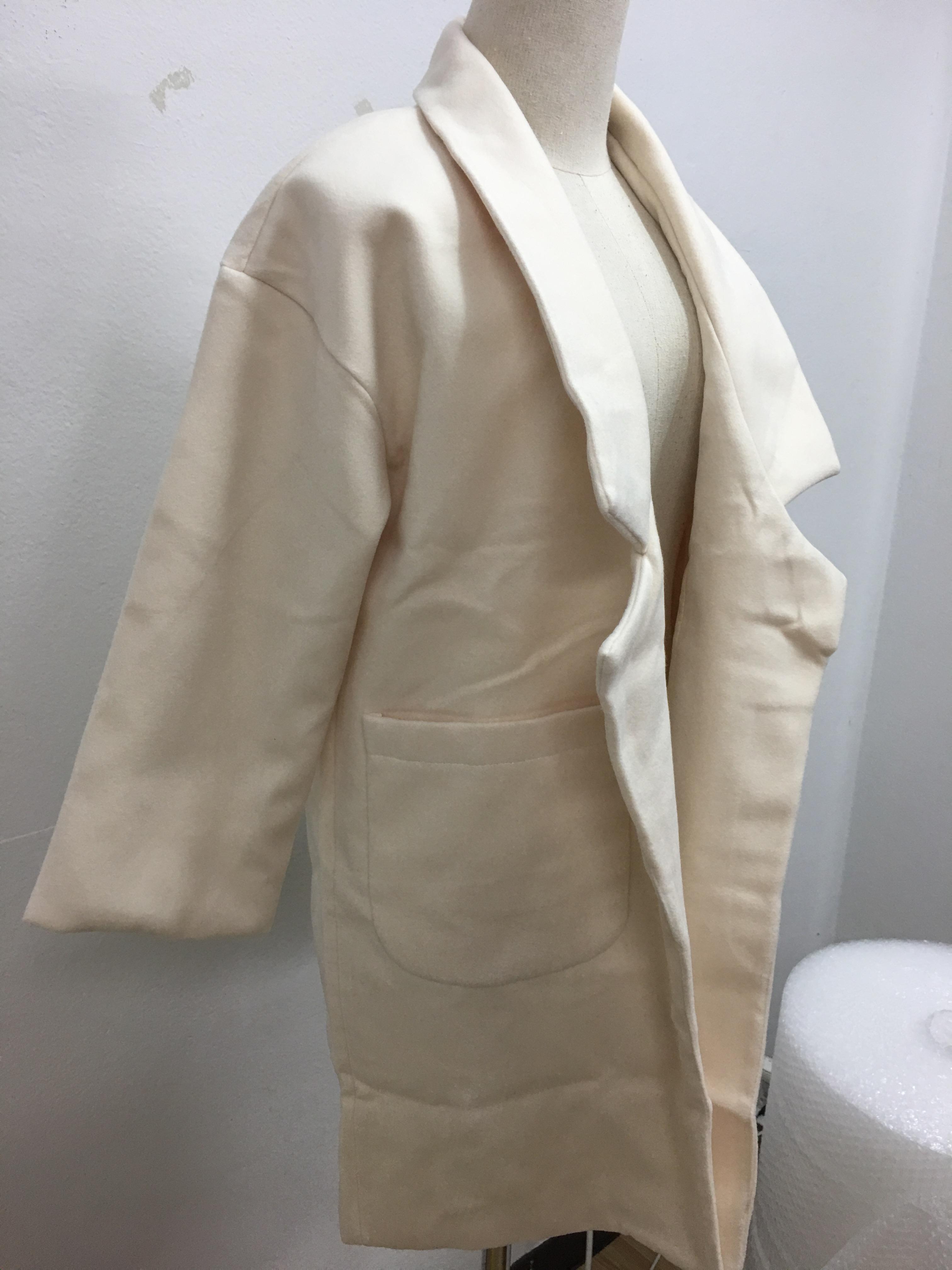 OverCoat เสื้อโค้ทกันหนาว ทรงยาว สไตล์ยุโรป เรียบๆ ผ้าวูลผสมเนื้อนุ่ม บุซับในกันลม ครีม