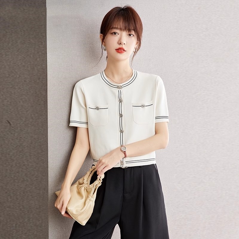 เสื้อเชิ้ตผู้หญิงใส่ทํางาน 390 บาทต่อชิ้น ฟรีค่าจัดส่ง