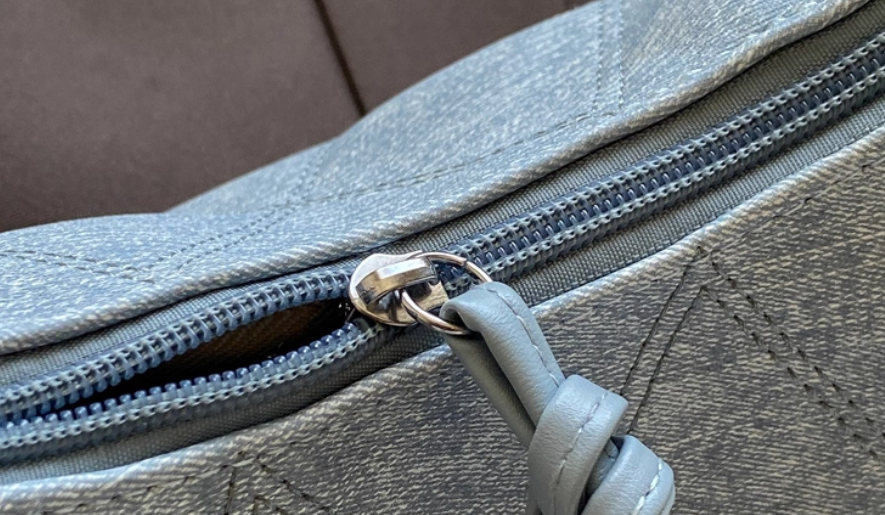 กระเป๋าสะพายข้าง ผู้หญิง ผ้ายีนส์ กระเป๋าสะพายใหญ่ สวย ๆ ผสมผสาน กับหนังแท้ อย่างลงตัว 217973