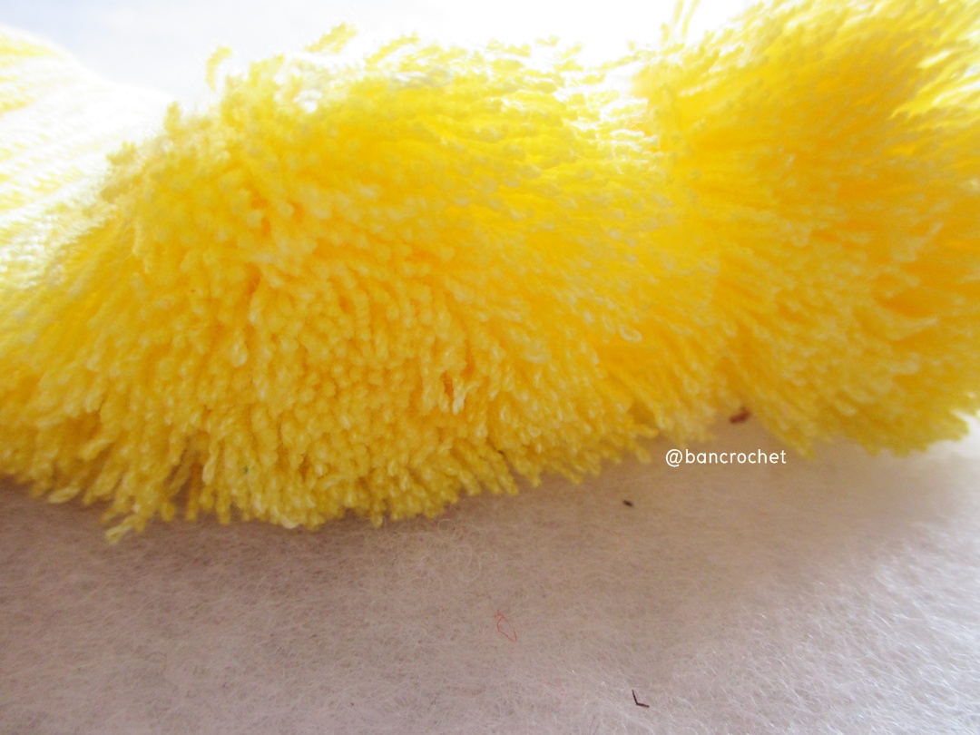 พู่แบบหนาฟู ขนาด 2 นิ้ว 4 ply tassel crochet acrylic yarn 4 ply เหลืองอ่อน 2 นิ้ว