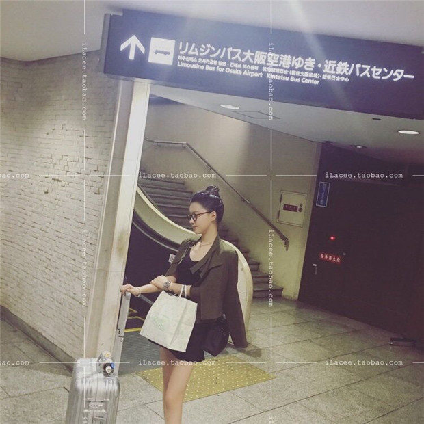 เสื้อคลุมตัวสั้น แต่งปก 2 ชั้น ทรงสวย สีเขียวทหาร ผ้าเนื้อดี ทิ้งตัว ไม่หนามาก ใส่คลุมกำลังดี เท่ๆ สีเขียวทหาร