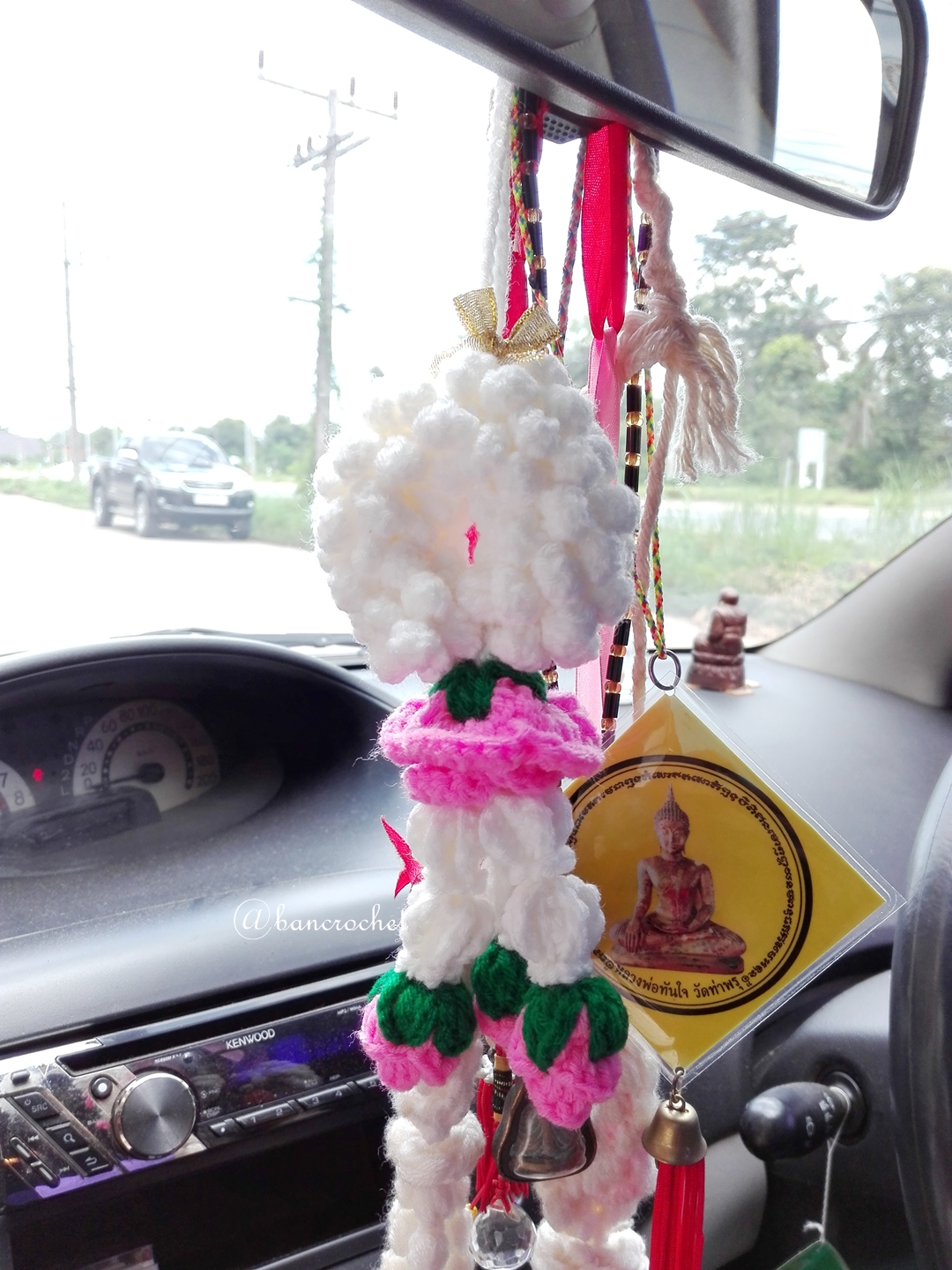 พวงมาลัยกุหลาบถักแขวนหน้ารถ / แขวนกระจกรถ ถักโครเชต์ thai garland crochet hanging