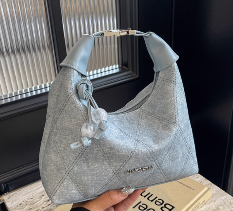 กระเป๋าสะพายข้าง ผู้หญิง ผ้ายีนส์ กระเป๋าสะพายใหญ่ สวย ๆ ผสมผสาน กับหนังแท้ อย่างลงตัว 217973