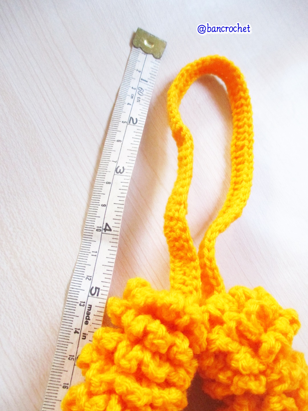 Bancrochet พวงมาลัยถักโครเชต์ Crochet Thai Garland เหลือง 6*5*4 inch