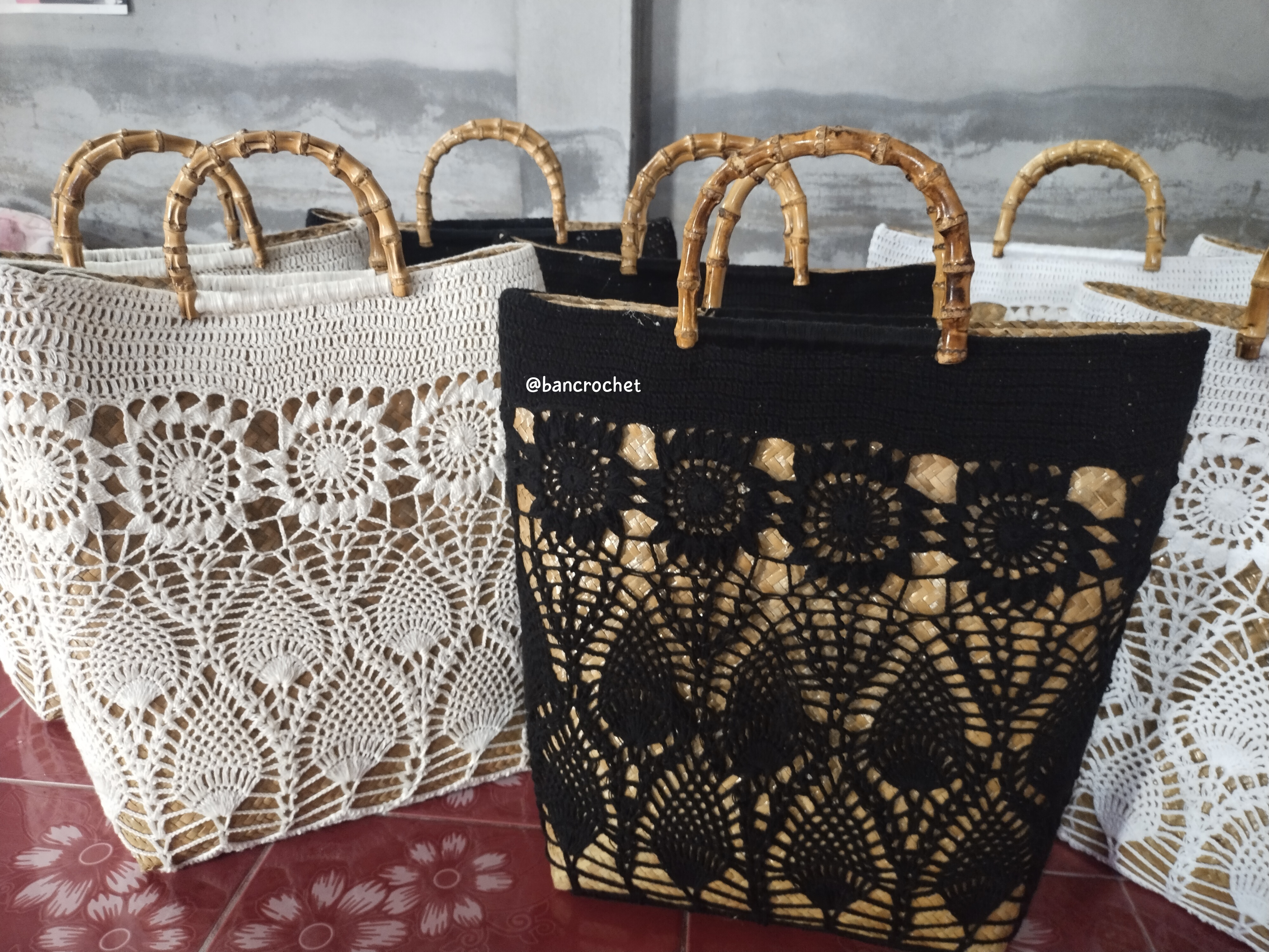 Bancrochet กระเป๋าถักโครเชต์ crochet bag หลากสี 30*40 ซม.