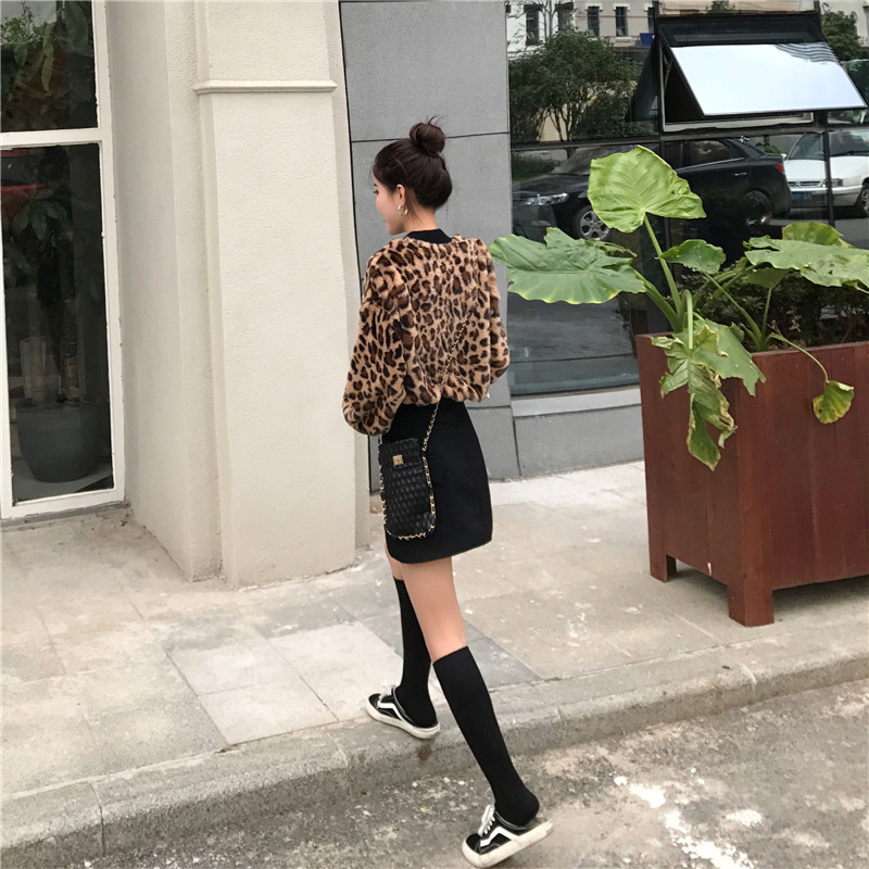 เสื้อแขนยาว ลายเสือดาว สุดเซ็กซี่ ผ้าเนื้อกำมะหยี่นุ่ม จั๊มแขน-เอว พร้อมส่ง ตามภาพเลยจ้า