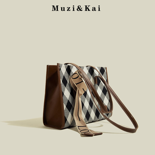 กระเป๋าสะพายข้างผู้หญิง กระเป๋าสะพายสไตล์เกาหลี By Muzi&Kai