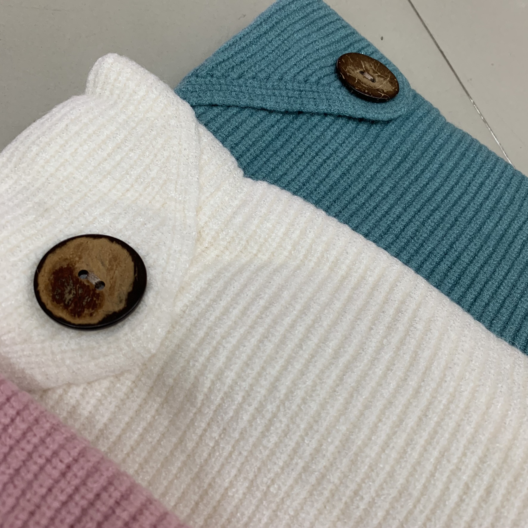 Sweater เสื้อสเวทเตอร์ไหมพรม แขนยาว เนื้อนุ่ม ใส่สบายยืดได้เยอะ พร้อมส่ง