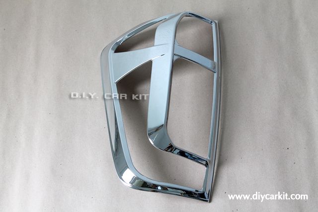 ครอบไฟท้าย แบบที่ 1 New Navara NP300