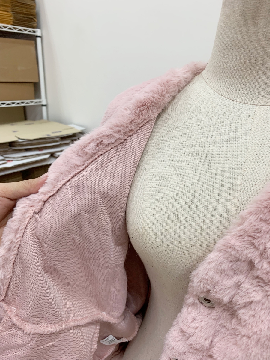 เสื้อกันหนาว แขนยาว ขนแมวนุ่มสุดๆ ใส่แล้วเป็นคุณหนูขึ้นมาทันที งานดีพร้อมส่งจ้า สีชมพูนู๊ด