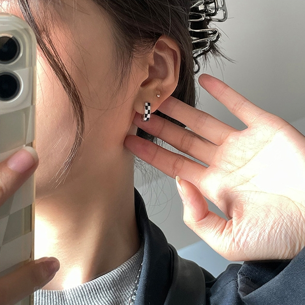 ต่างหูเงินแท้ S925 รุ่น Attention ต่างหูห่วงลายหมากรุกขาวดำ สูง11.3mm เงินแท้ทั้งชิ้น Silver925