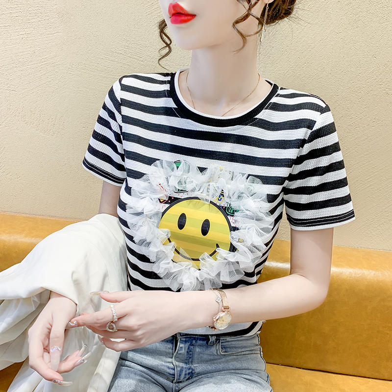 เสื้อยืดวัยรุ่นน่ารักๆ เสื้อวัยรุ่นแขนสั้น เสื้อผ้าวัยรุ่นเกาหลี แบรนด์ Wiyike
